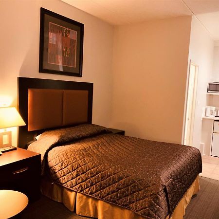 YYC Red Carpet Inn & Suites מראה חיצוני תמונה