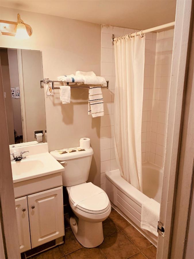 YYC Red Carpet Inn & Suites מראה חיצוני תמונה
