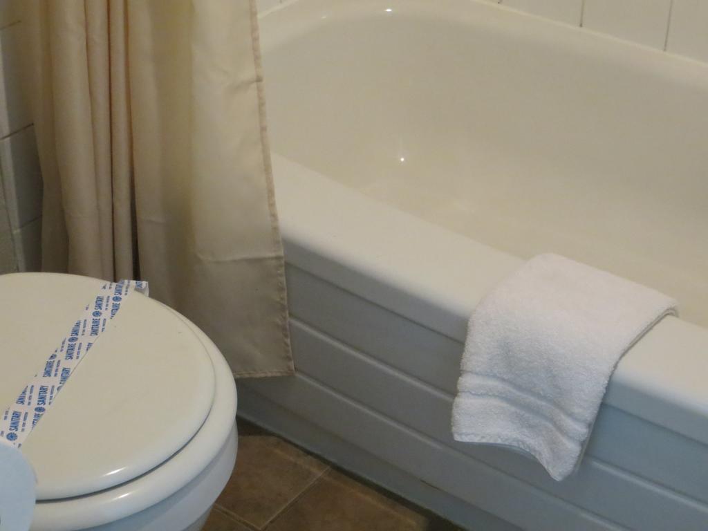 YYC Red Carpet Inn & Suites חדר תמונה